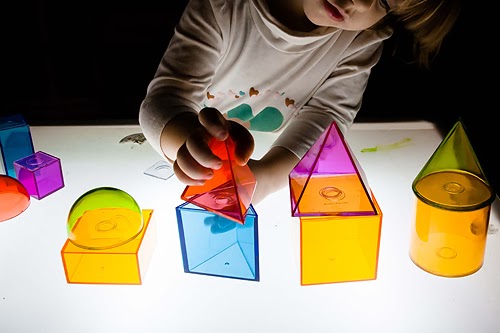 Las mejores mesas de luz para niños Montessori